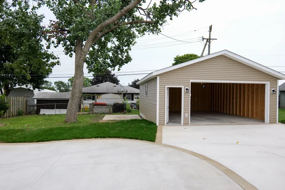 3 Bed 2 Bath Established Mid-Century Residence in Kenosha, WI - 5