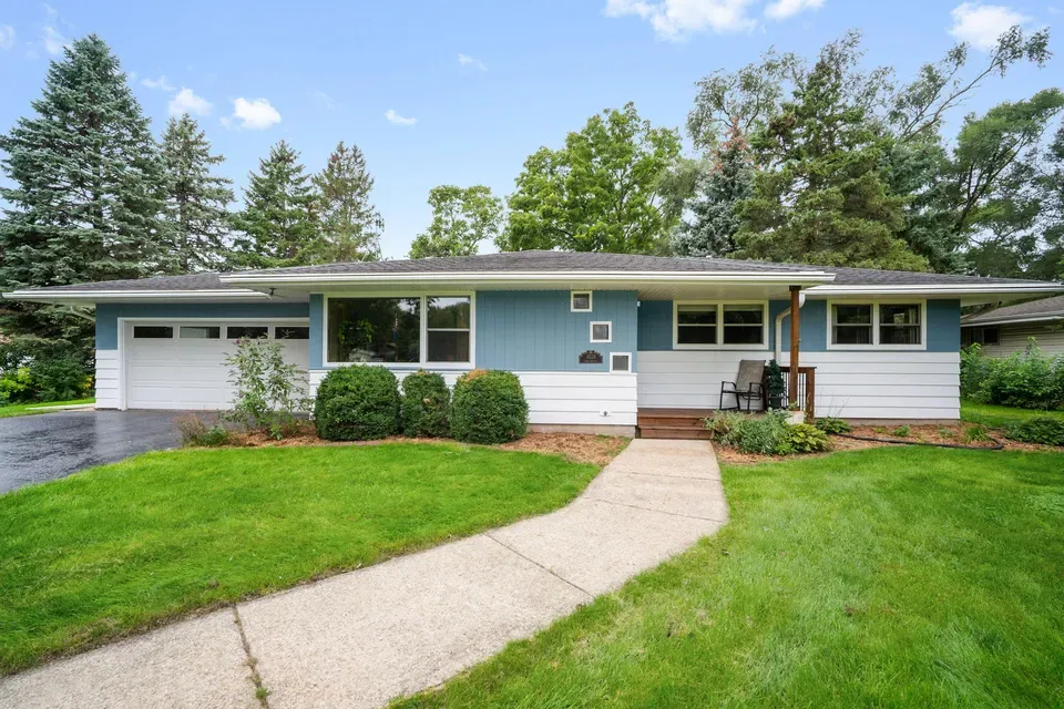 3 Bed 2 Bath Established Mid-Century Residence in Kenosha, WI - 1