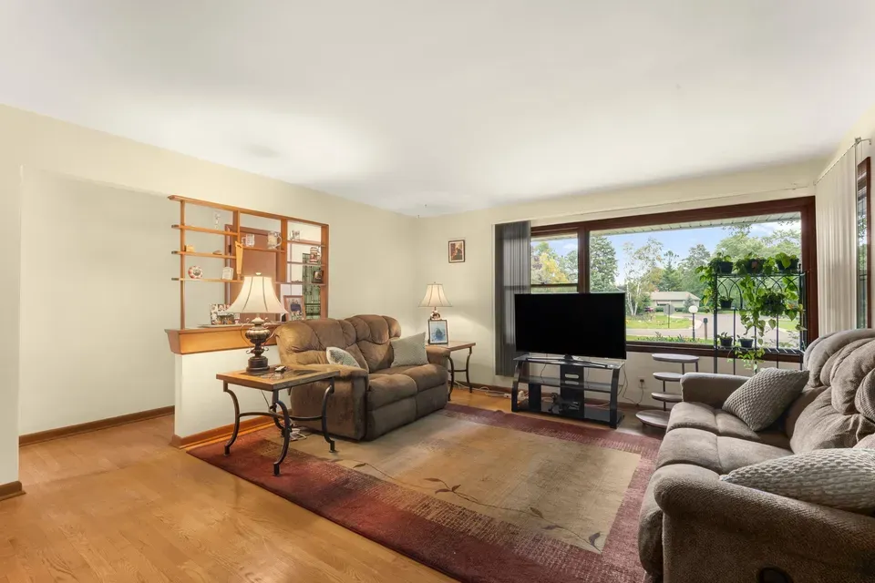 3 Bed 2 Bath Established Mid-Century Residence in Kenosha, WI - 4