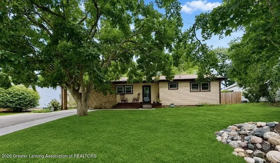 3 Bed 2 Bath Established Mid-Century Residence in Lansing, MI - 1