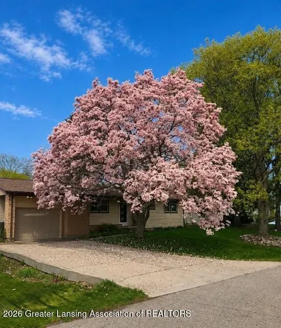3 Bed 2 Bath Established Mid-Century Residence in Lansing, MI - 2