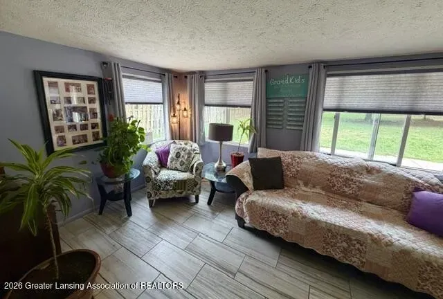 3 Bed 2 Bath Established Mid-Century Residence in Lansing, MI - 3