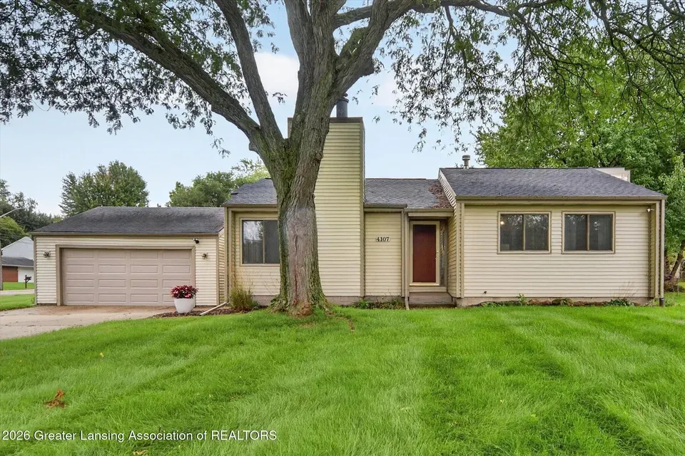 3 Bed 2 Bath Established Mid-Century Residence in Lansing, MI - 3