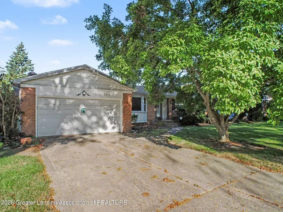 3 Bed 2 Bath Established Mid-Century Residence in Lansing, MI - 2