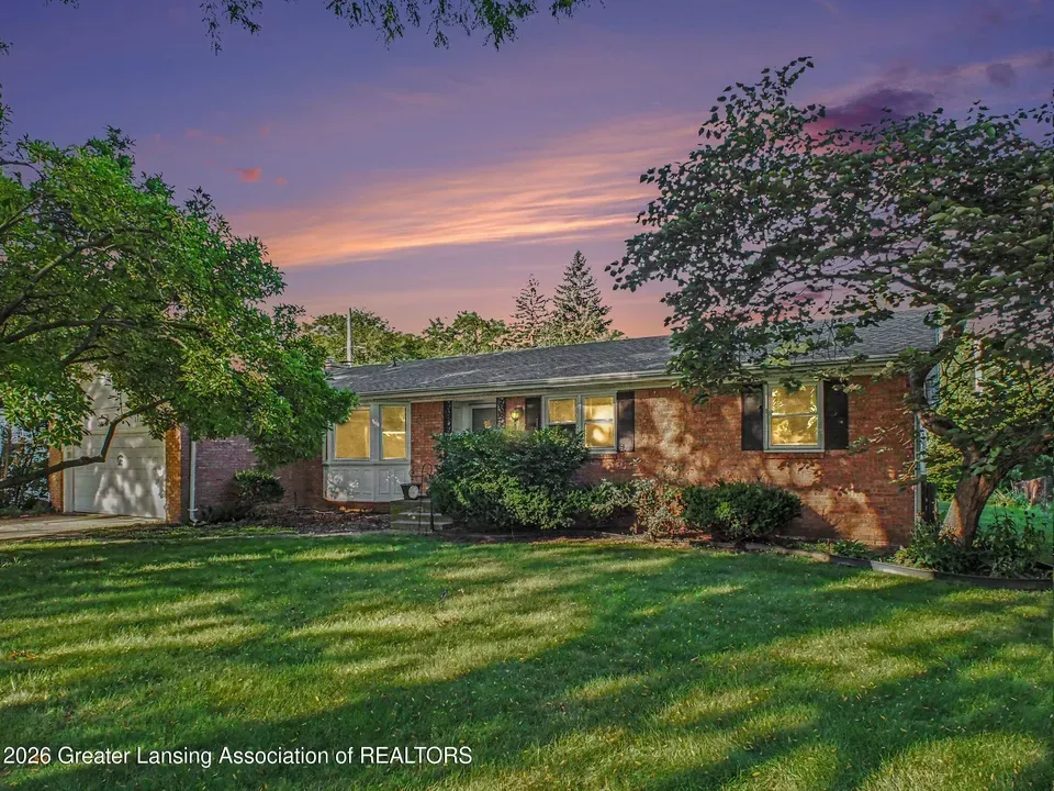 3 Bed 2 Bath Established Mid-Century Residence in Lansing, MI - 3