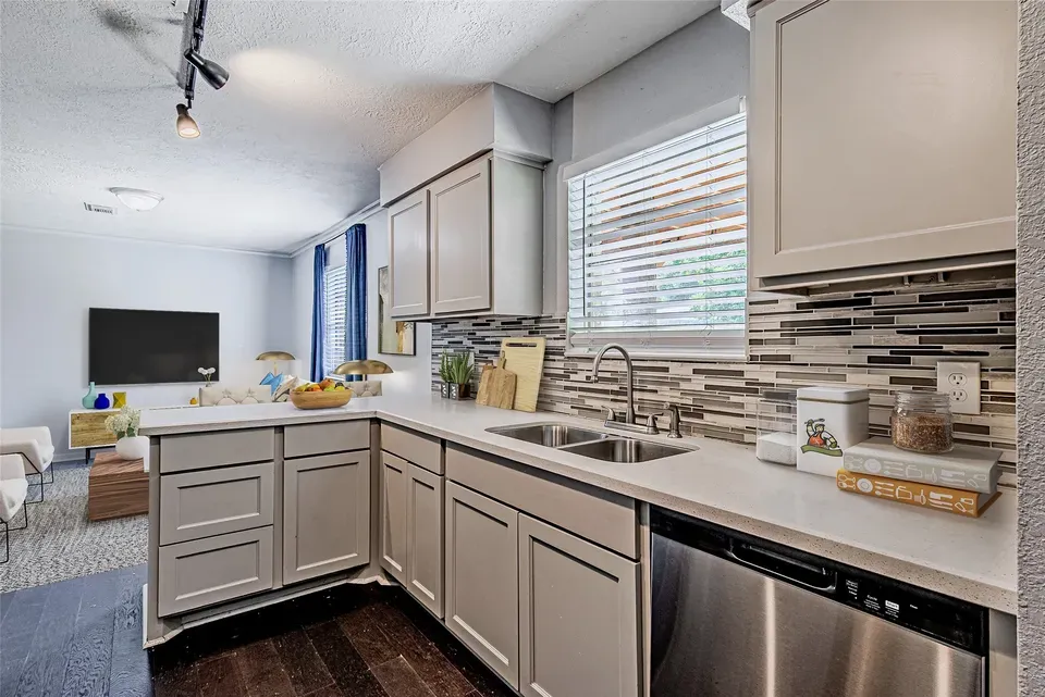 3 Bed 2 Bath Established Mid-Century Residence in League City, TX