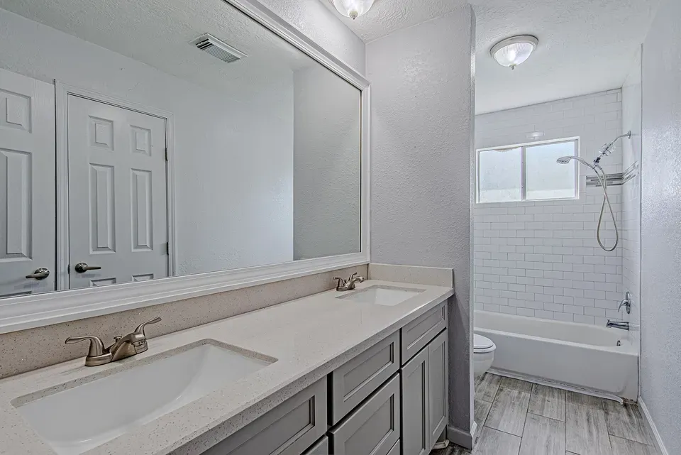3 Bed 2 Bath Established Mid-Century Residence in League City, TX - 2