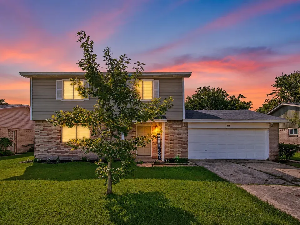 3 Bed 2 Bath Established Mid-Century Residence in League City, TX - 3