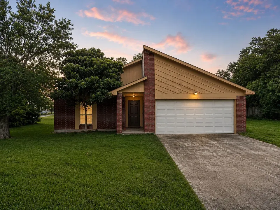 3 Bed 2 Bath Established Mid-Century Residence in League City, TX - 1