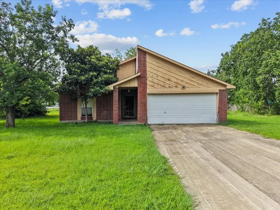 3 Bed 2 Bath Established Mid-Century Residence in League City, TX - 2