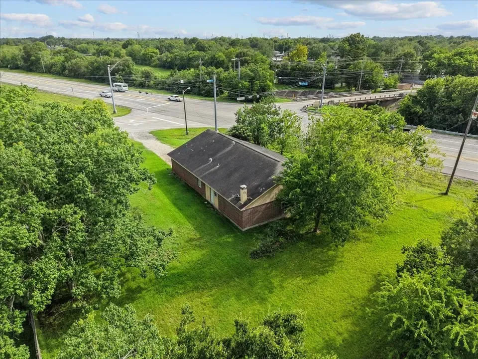3 Bed 2 Bath Established Mid-Century Residence in League City, TX - 3