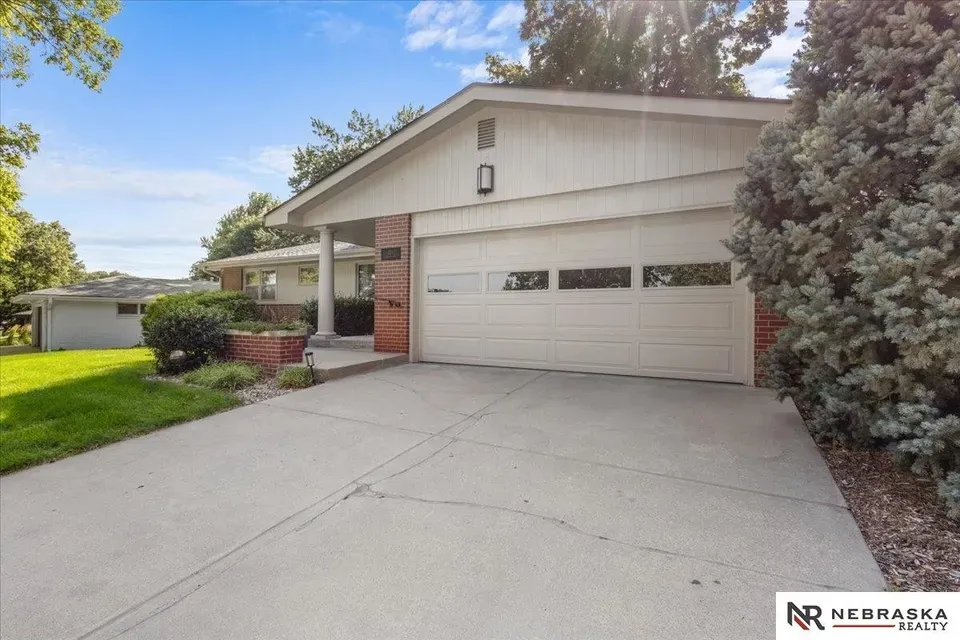 3 Bed 2 Bath Established Mid-Century Residence in Lincoln, NE - 3