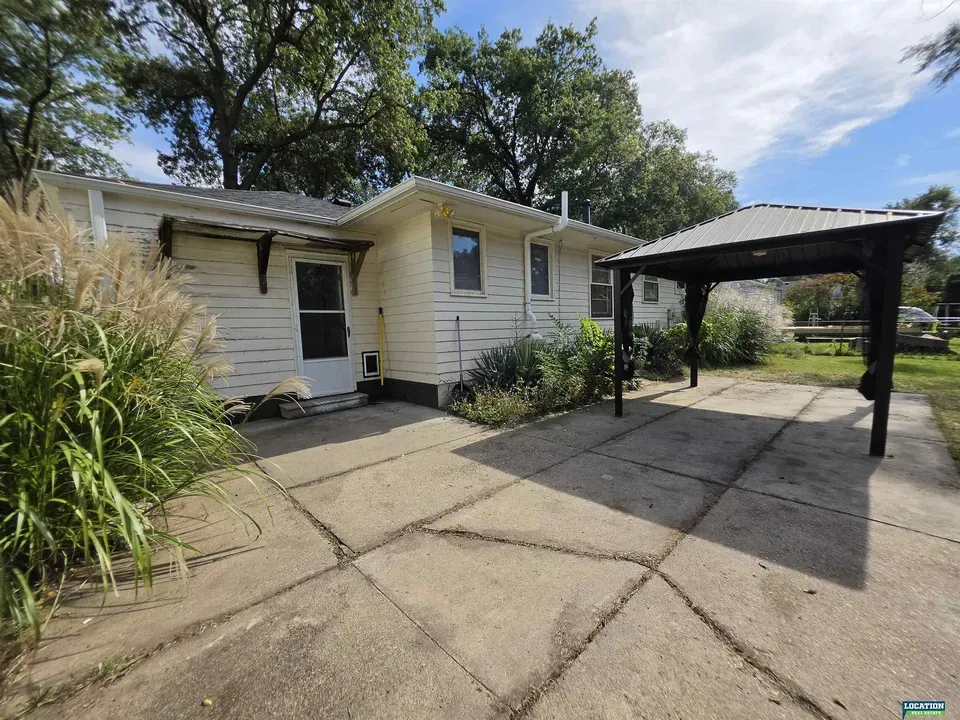 3 Bed 2 Bath Established Mid-Century Residence in Lincoln, NE - 4