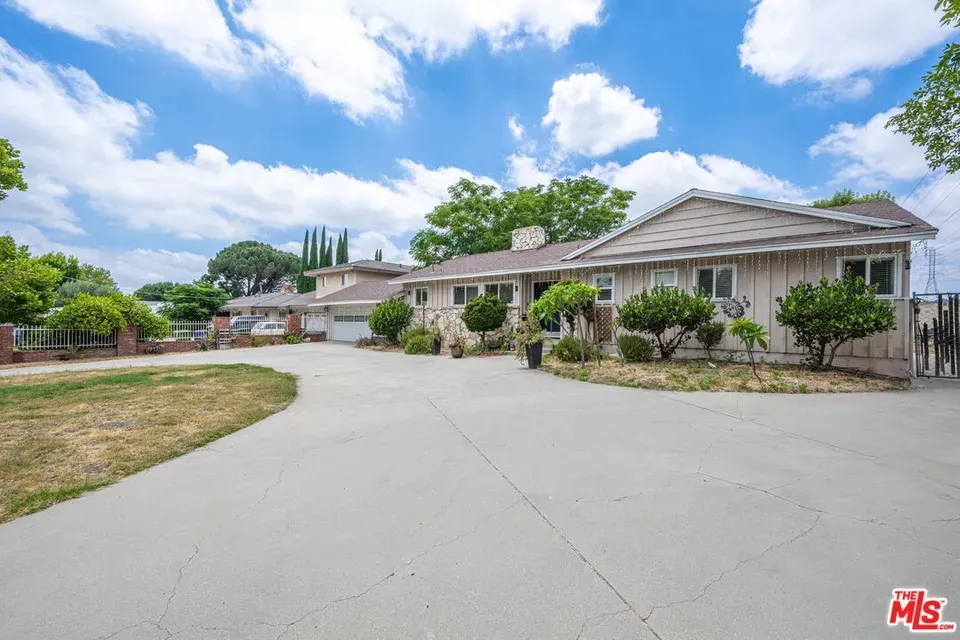 3 Bed 2 Bath Established Mid-Century Residence in Los Angeles, CA - 3