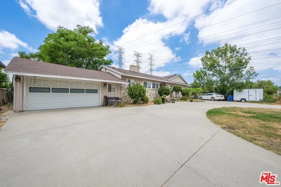 3 Bed 2 Bath Established Mid-Century Residence in Los Angeles, CA - 4