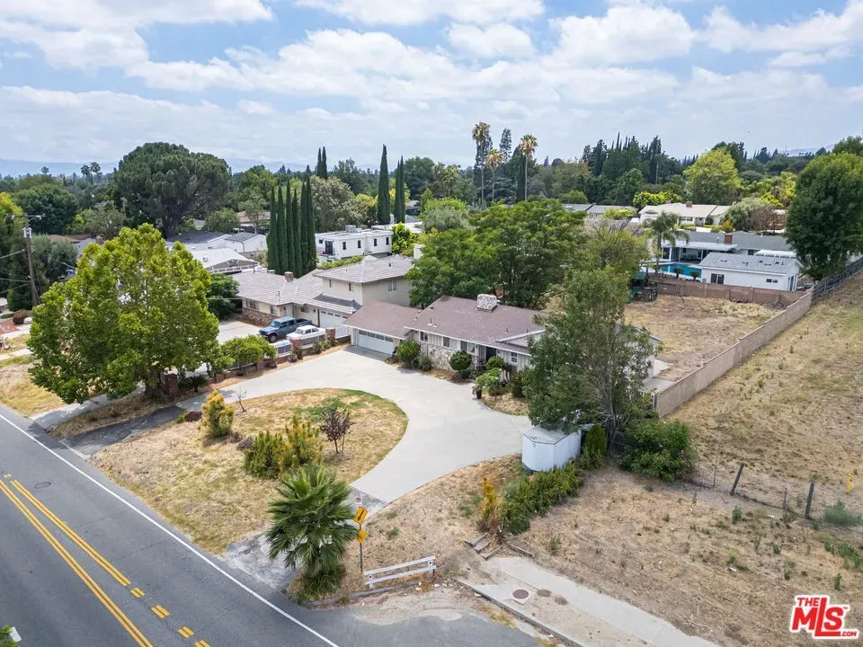 3 Bed 2 Bath Established Mid-Century Residence in Los Angeles, CA - 5