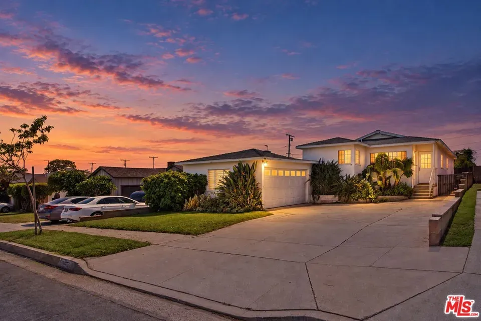 3 Bed 2 Bath Established Mid-Century Residence in Los Angeles, CA - 1