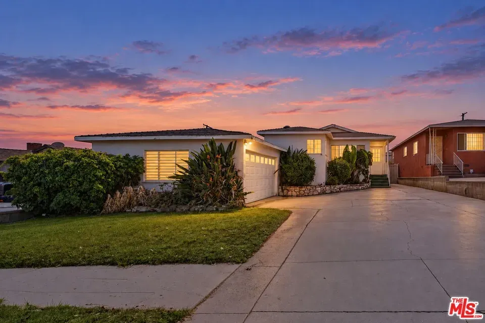 3 Bed 2 Bath Established Mid-Century Residence in Los Angeles, CA - 2