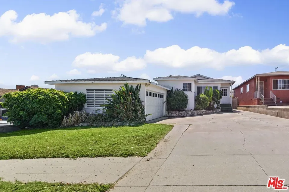 3 Bed 2 Bath Established Mid-Century Residence in Los Angeles, CA - 4