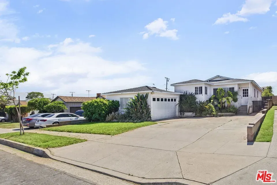 3 Bed 2 Bath Established Mid-Century Residence in Los Angeles, CA - 5