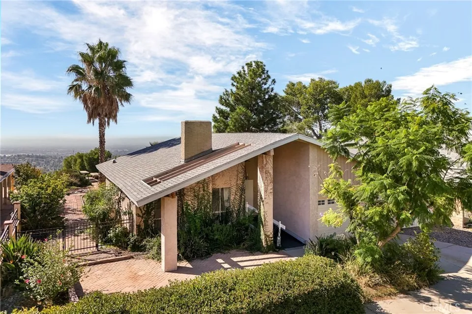 3 Bed 2 Bath Established Mid-Century Residence in Los Angeles, CA - Hero