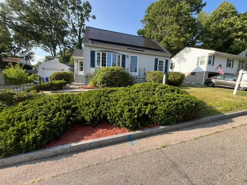 3 Bed 2 Bath Established Mid-Century Residence in Manchester, NH - 1