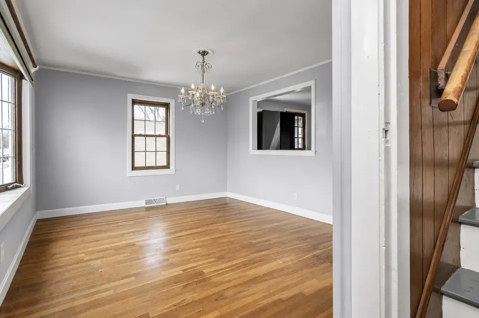3 Bed 2 Bath Established Mid-Century Residence in Manchester, NH - 3