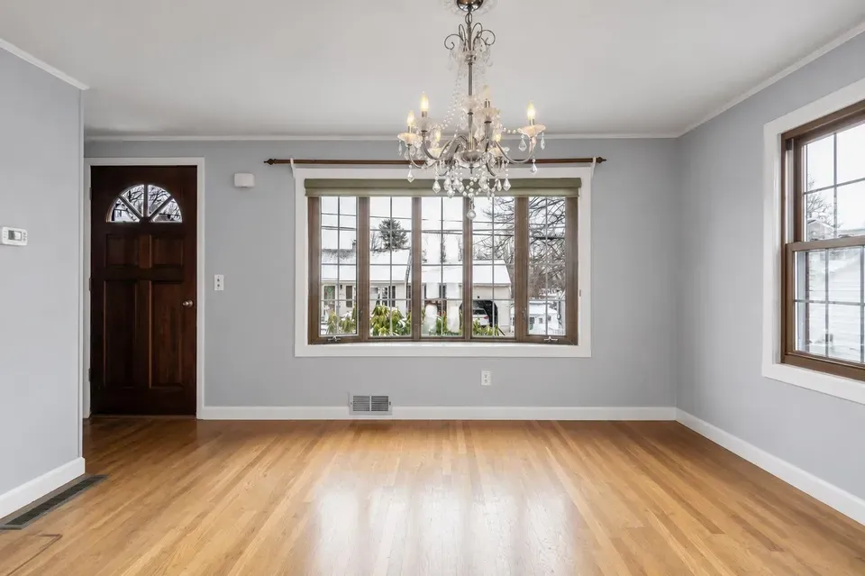 3 Bed 2 Bath Established Mid-Century Residence in Manchester, NH - 4