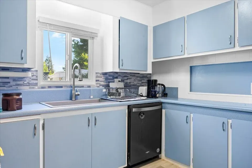 3 Bed 2 Bath Established Mid-Century Residence in Medford, OR - 1