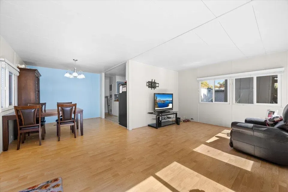 3 Bed 2 Bath Established Mid-Century Residence in Medford, OR - 2