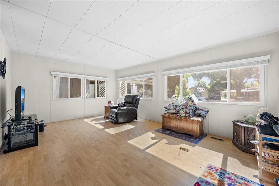 3 Bed 2 Bath Established Mid-Century Residence in Medford, OR - 3