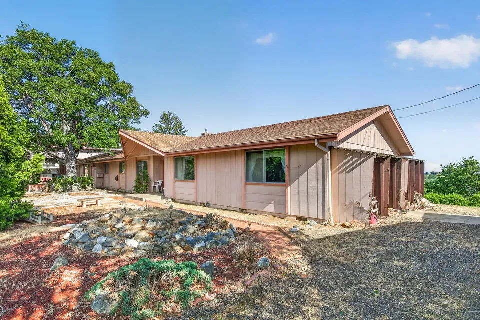 3 Bed 2 Bath Established Mid-Century Residence in Medford, OR - 4