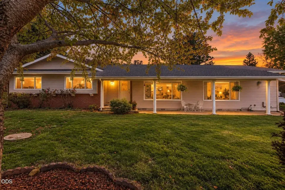 3 Bed 2 Bath Established Mid-Century Residence in Medford, OR - 1