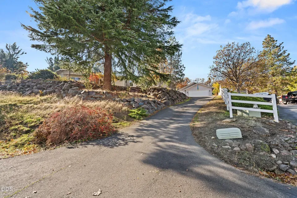 3 Bed 2 Bath Established Mid-Century Residence in Medford, OR - 3