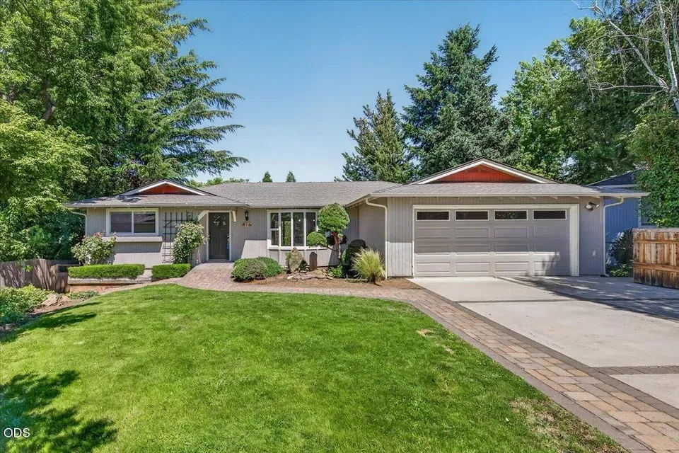 3 Bed 2 Bath Established Mid-Century Residence in Medford, OR - 1