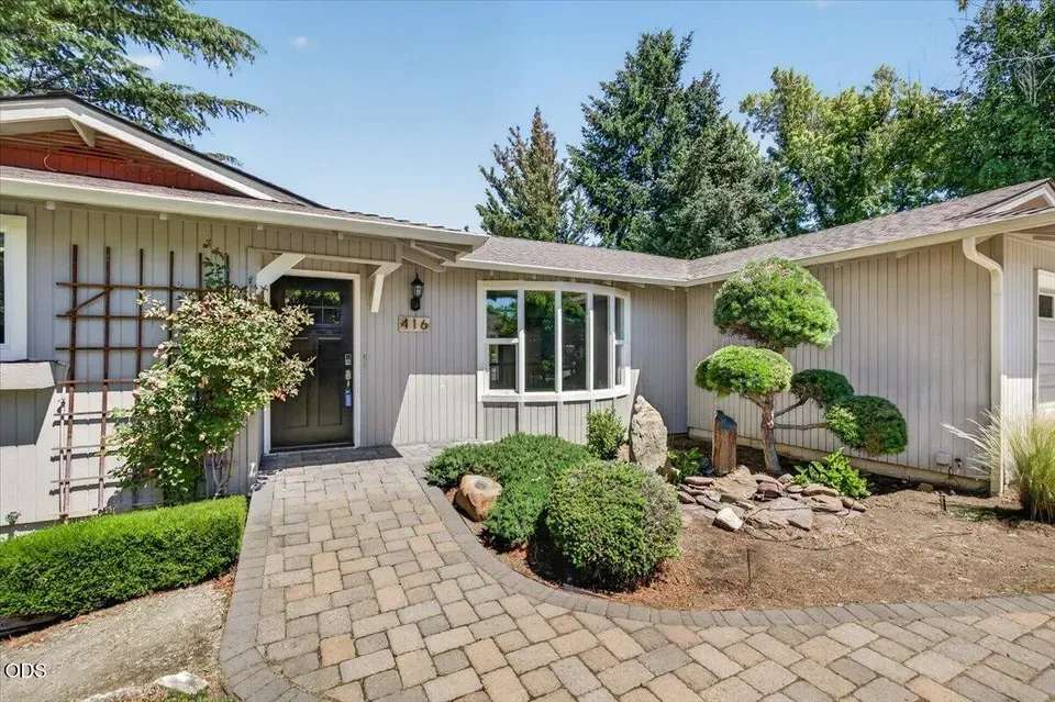 3 Bed 2 Bath Established Mid-Century Residence in Medford, OR - 2