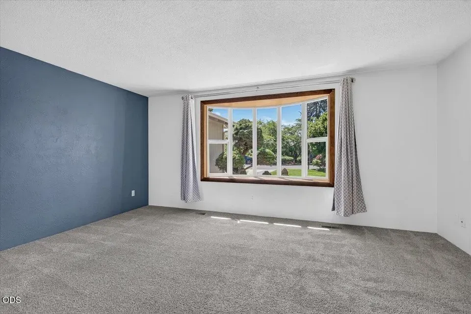 3 Bed 2 Bath Established Mid-Century Residence in Medford, OR - 4