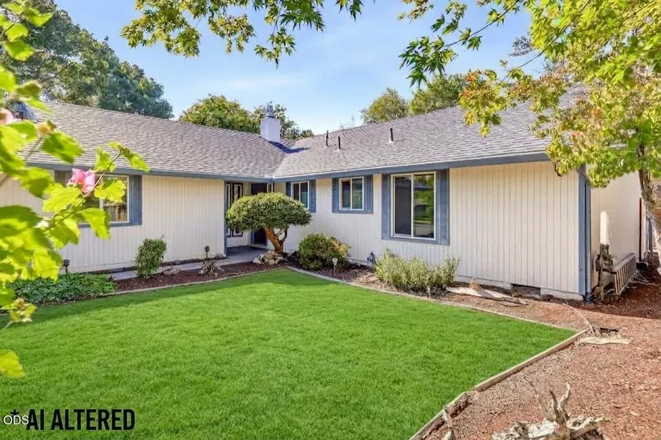3 Bed 2 Bath Established Mid-Century Residence in Medford, OR - 4