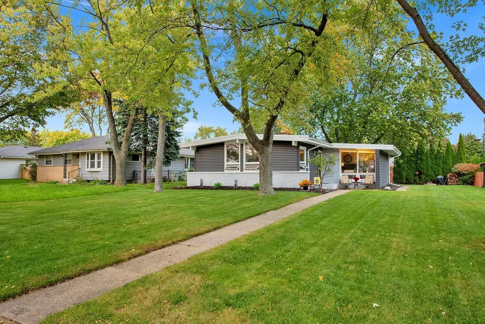 3 Bed 2 Bath Established Mid-Century Residence in Milwaukee, WI