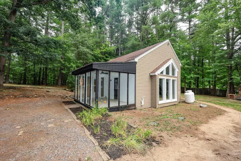 3 Bed 2 Bath Established Mid-Century Residence in Nashua, NH - 1