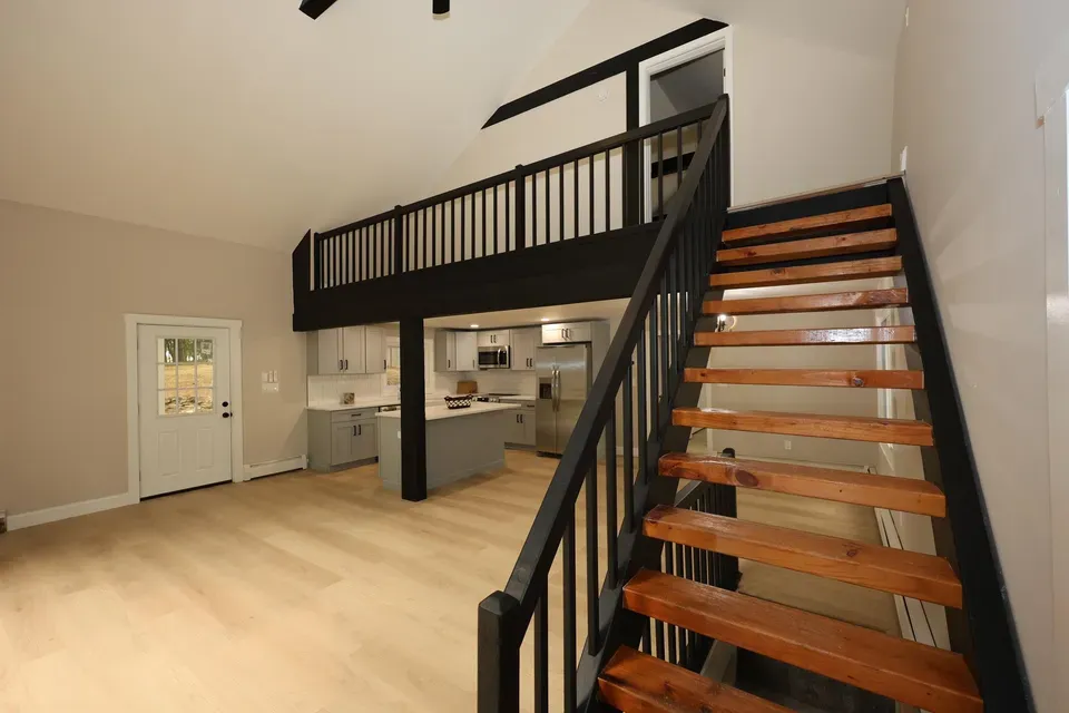 3 Bed 2 Bath Established Mid-Century Residence in Nashua, NH - 4