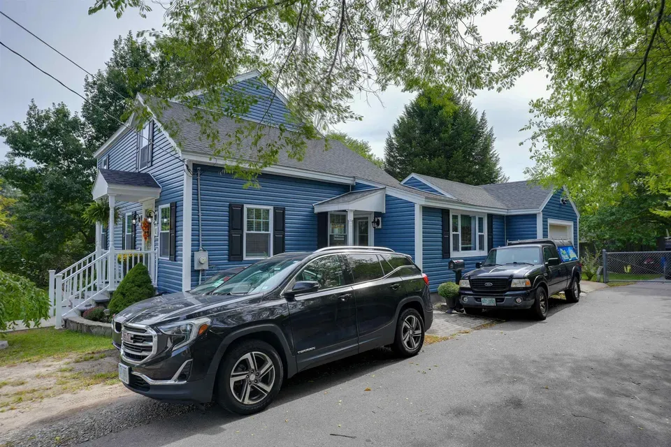3 Bed 2 Bath Established Mid-Century Residence in Nashua, NH - 4