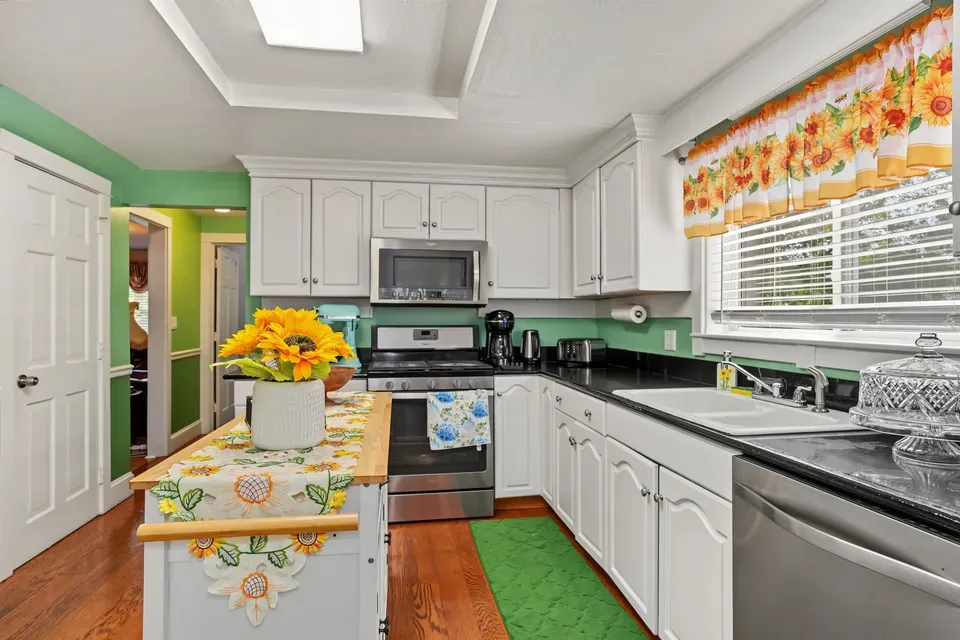 3 Bed 2 Bath Established Mid-Century Residence in Nashua, NH - 5