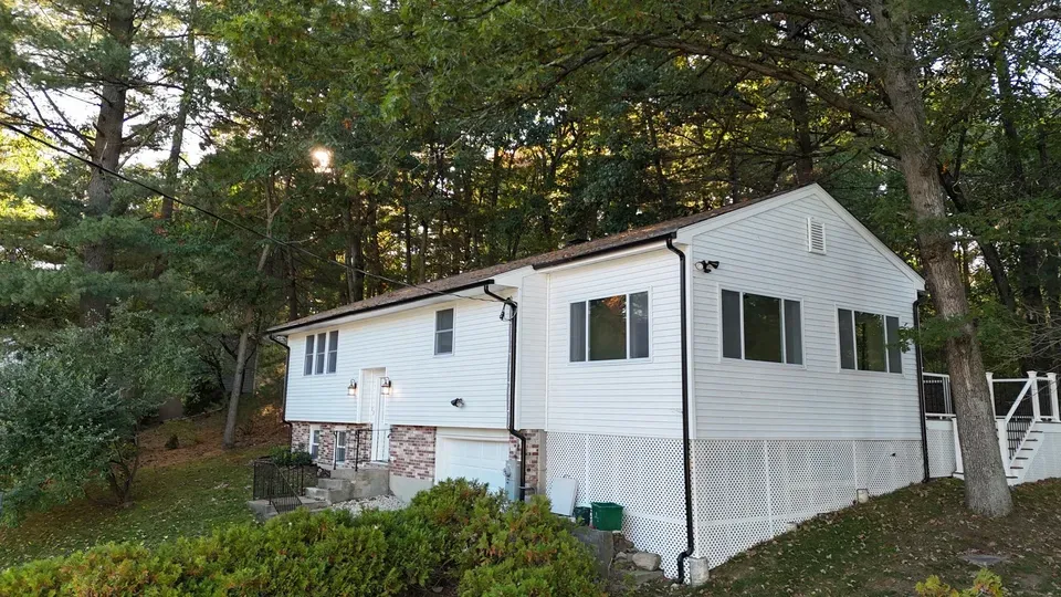 3 Bed 2 Bath Established Mid-Century Residence in Nashua, NH - 2