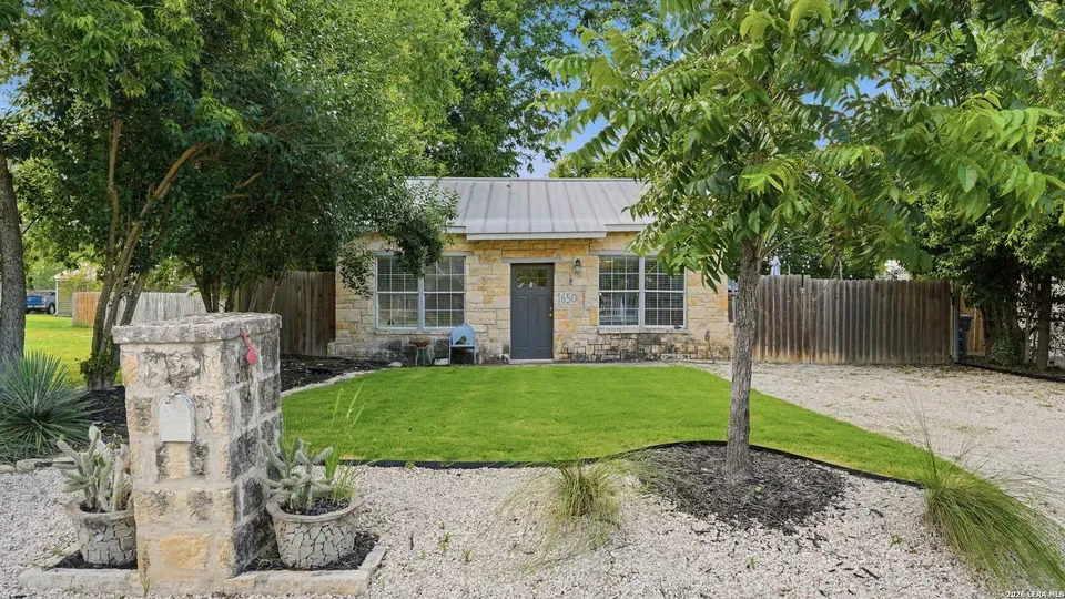 3 Bed 2 Bath Established Mid-Century Residence in New Braunfels, TX - 2