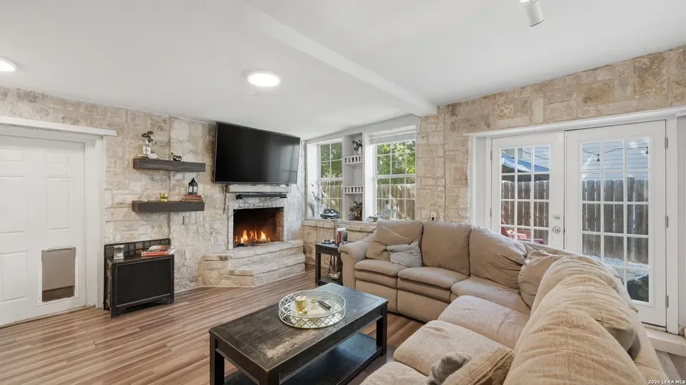 3 Bed 2 Bath Established Mid-Century Residence in New Braunfels, TX - 3