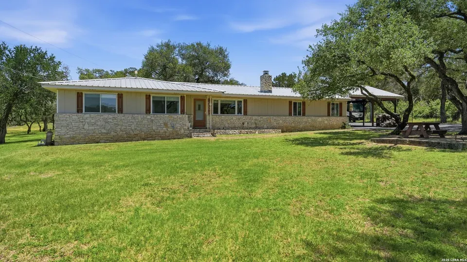 3 Bed 2 Bath Established Mid-Century Residence in New Braunfels, TX - 2