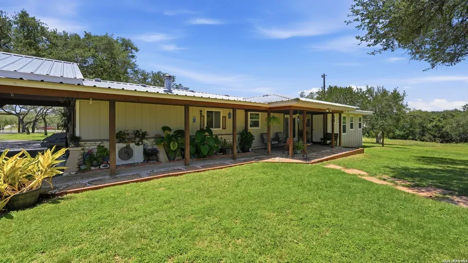 3 Bed 2 Bath Established Mid-Century Residence in New Braunfels, TX - 3