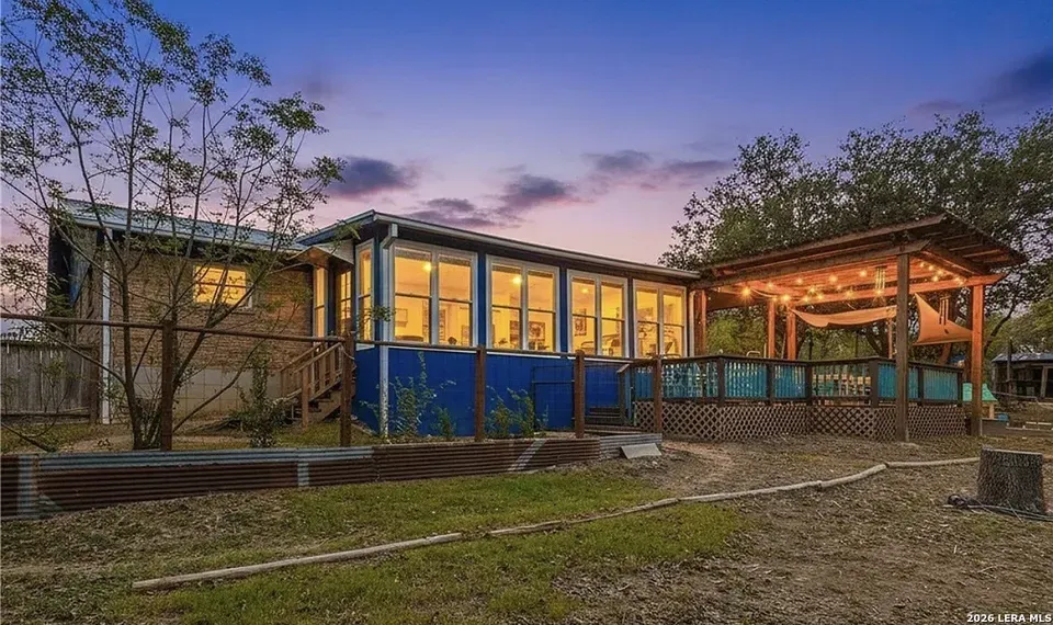 3 Bed 2 Bath Established Mid-Century Residence in New Braunfels, TX