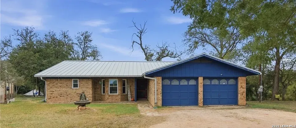 3 Bed 2 Bath Established Mid-Century Residence in New Braunfels, TX - 2